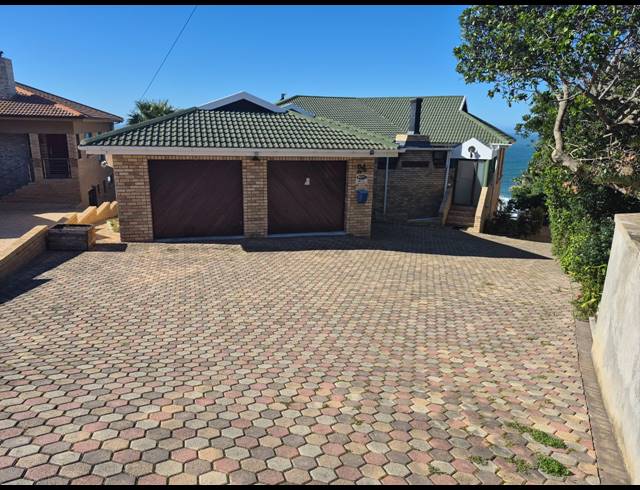 4 BEDROOM HOUSE FOR SALE IN DANA BAY